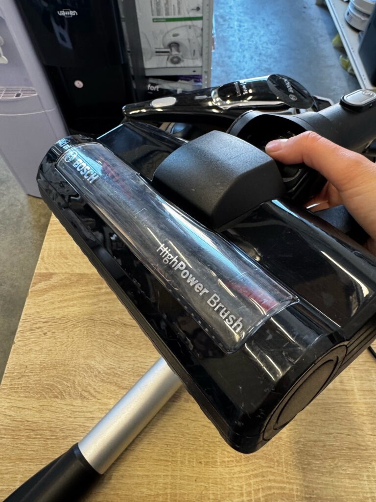 Пылесос вертикальный Bosch Unlimited Serie 8 BBS1114