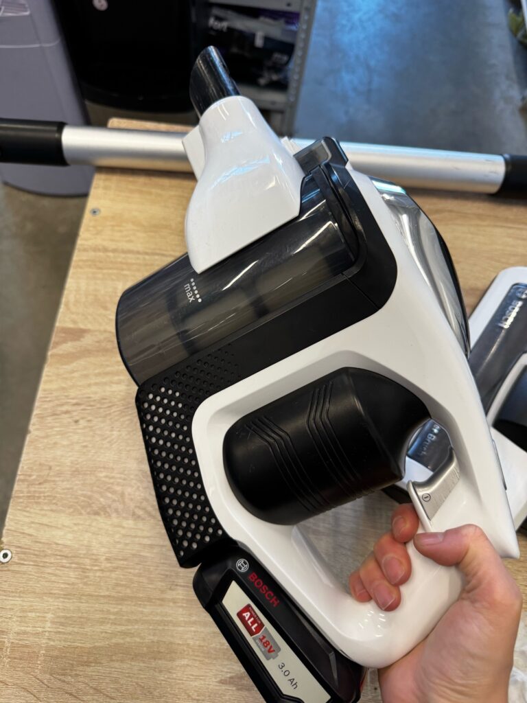 Пылесос ручной Bosch Unlimited Serie 8 BBS1U224