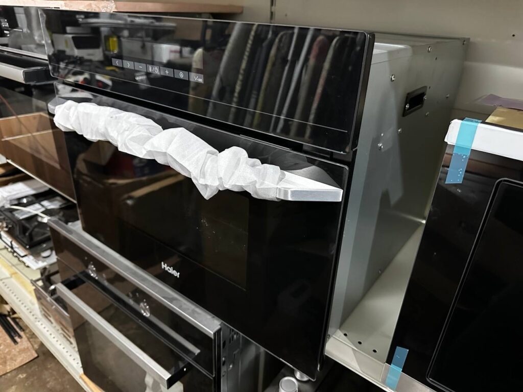 Компактный духовой шкаф с СВЧ Haier HMX-BDC399B