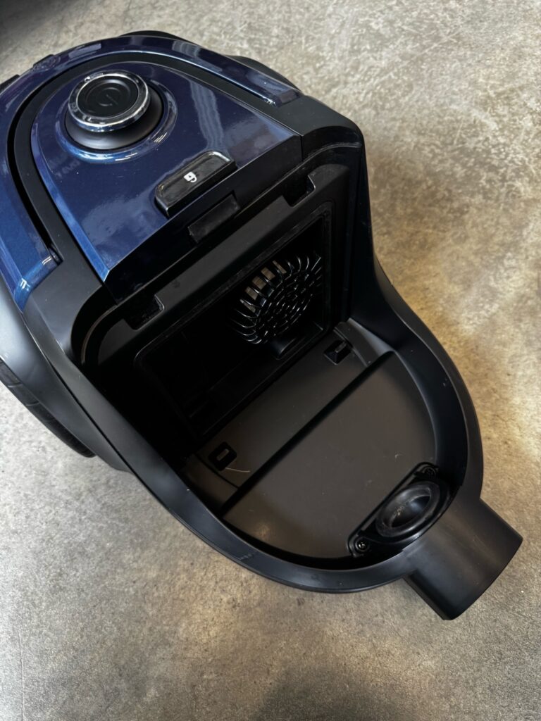 Пылесос с контейнером для пыли Carrera №607