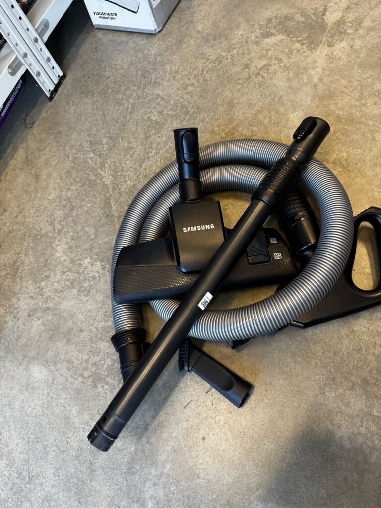 Пылесос с контейнером для пыли Samsung VC15K4116VR/EV