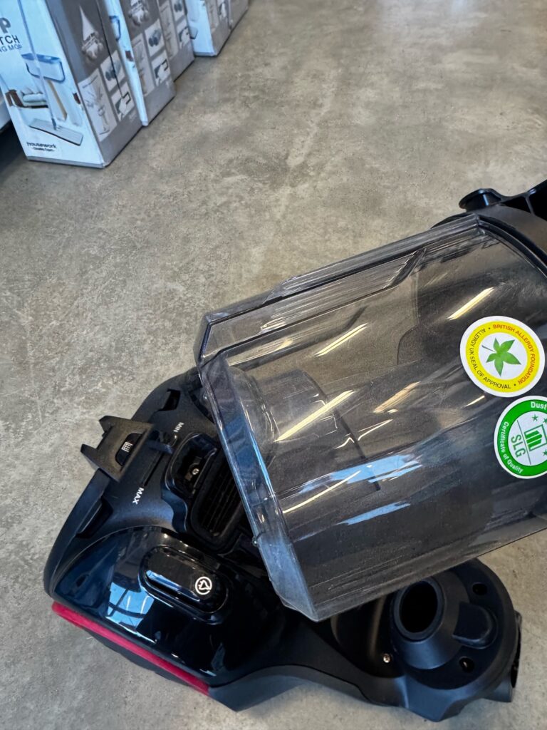 Пылесос с контейнером для пыли Samsung VC15K4116VR/EV