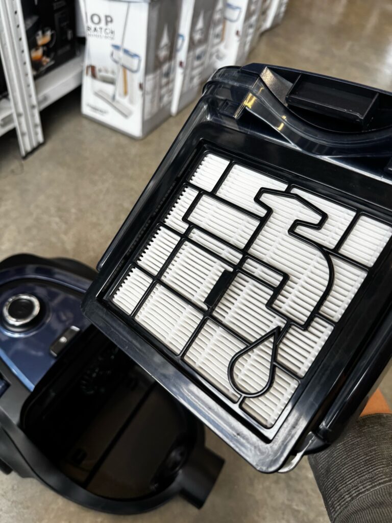 Пылесос с контейнером для пыли Carrera №607