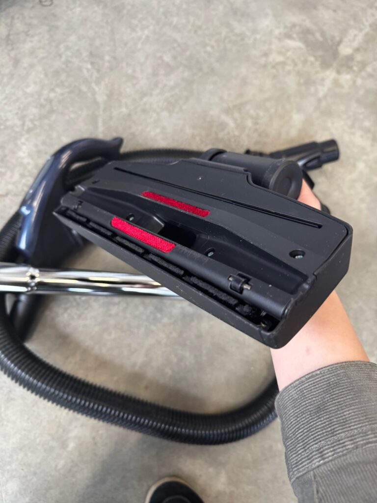 Пылесос с контейнером для пыли Carrera №607