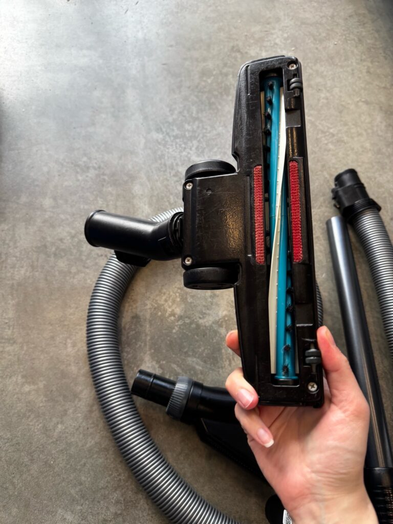 Пылесос Samsung SC18M21C0VR