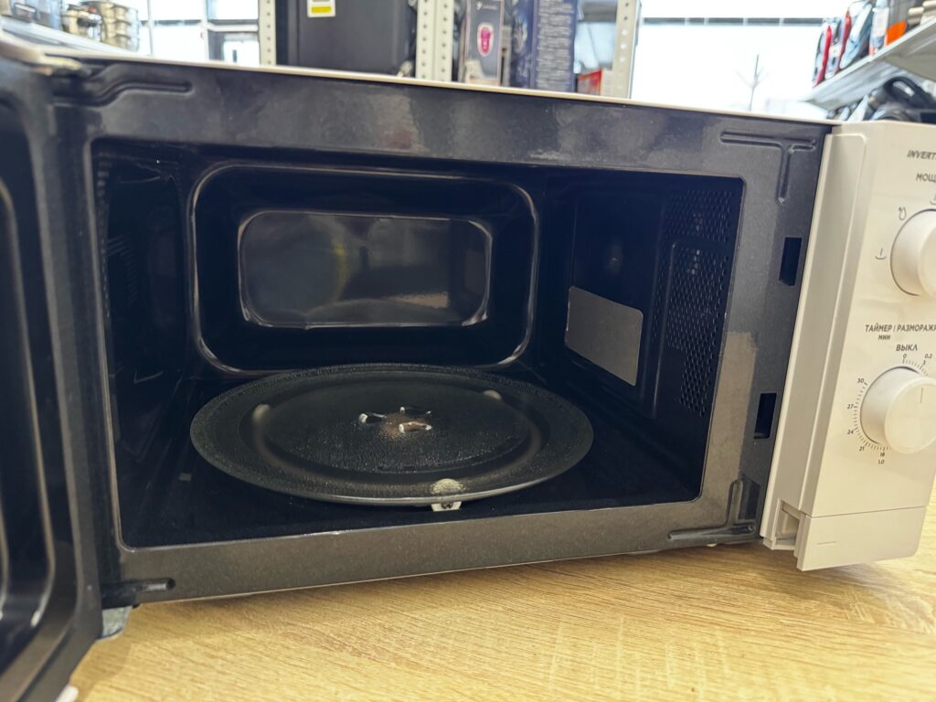 Микроволновая печь Midea MM719M2Z-W 2