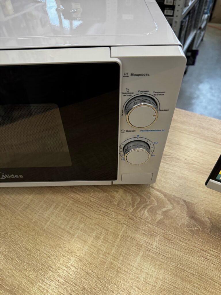 Микроволновая печь Midea MM720C4E-W