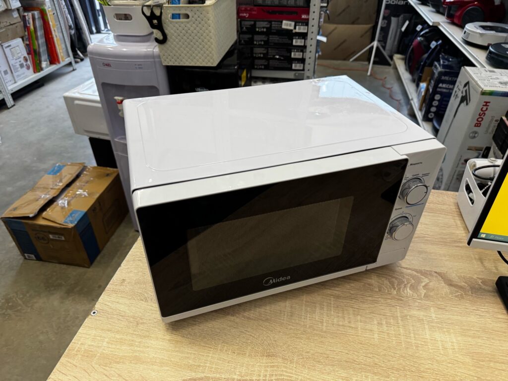 Микроволновая печь Midea MM720C4E-W