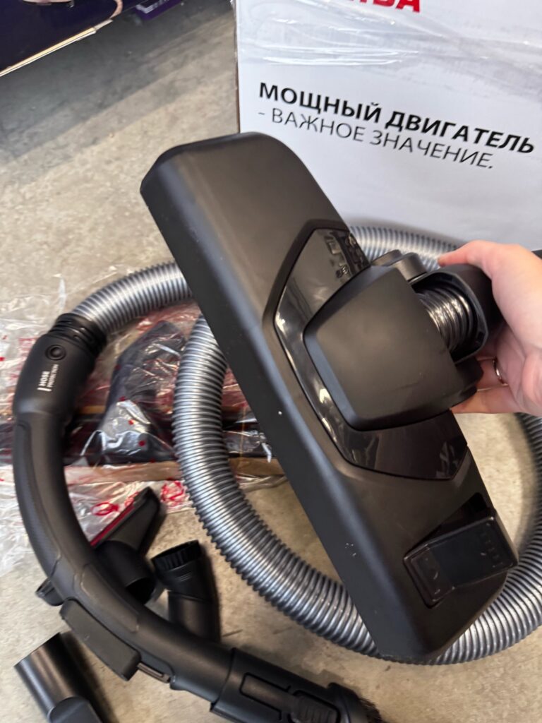 Пылесос с контейнером для пыли Toshiba VC-BL160FRU(K)