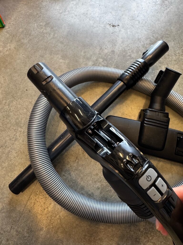 Пылесос с контейнером для пыли Samsung RAMBO SC88 синий (VCC885BH36/XEV)