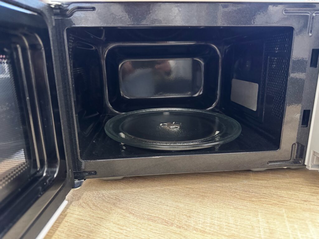 Микроволновая печь Midea MM719M2Z-W