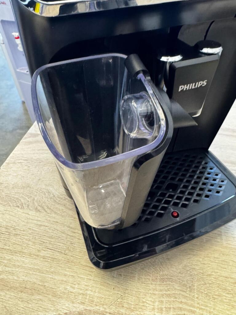 Кофемашина Philips EP2030/10 Series 2200 LatteGo